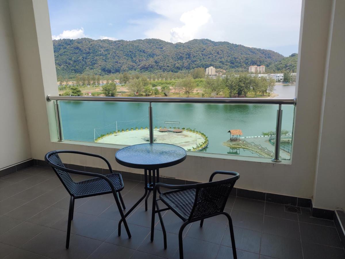 Marina Island Couple Home Stay 卢穆特 外观 照片